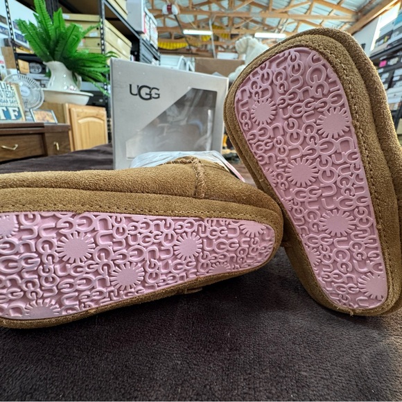 UGG Plush Kids Tan Boots size 4-6 months - Picture 7 of 11